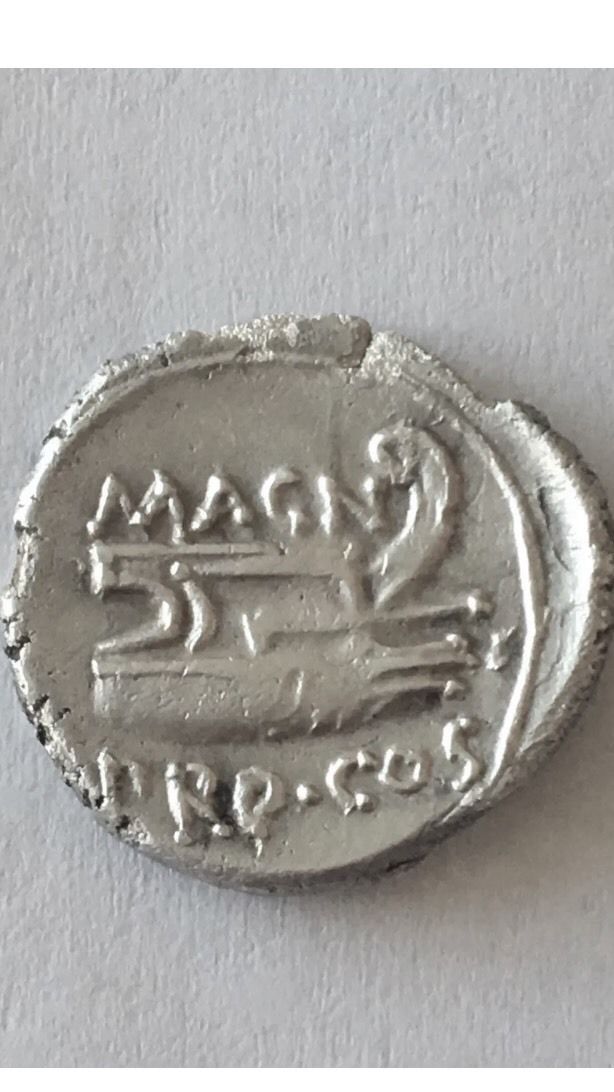 Gnaeus Pompeius Magnus . 49-48 BC. AR Denarius (18mm, 3,35g, )