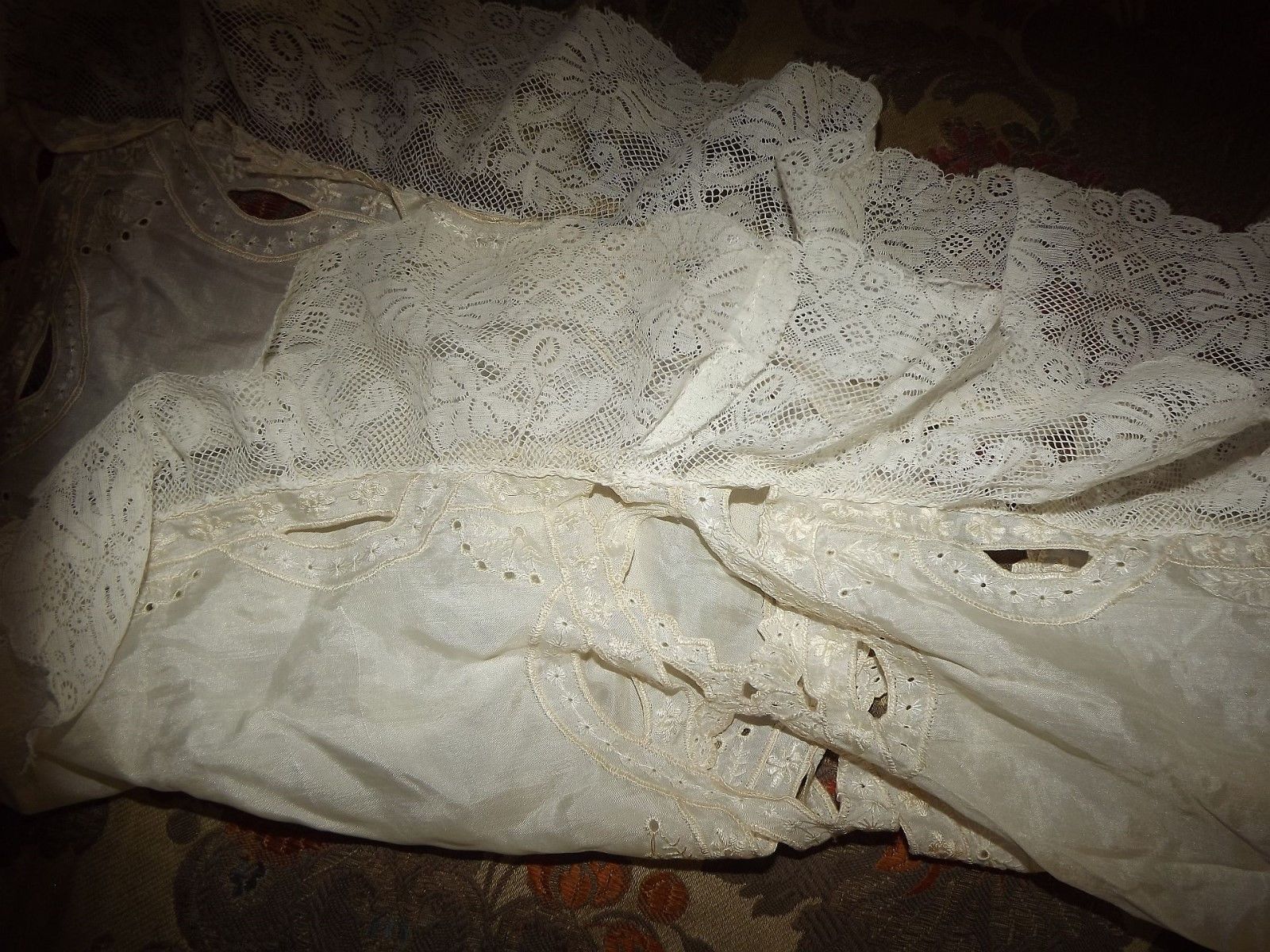 ANTIQUE VINTAGE Cream Silk Embroidered RUNNER Valenciennes Net Lace