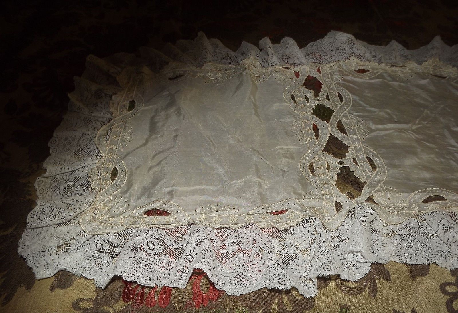 ANTIQUE VINTAGE Cream Silk Embroidered RUNNER Valenciennes Net Lace