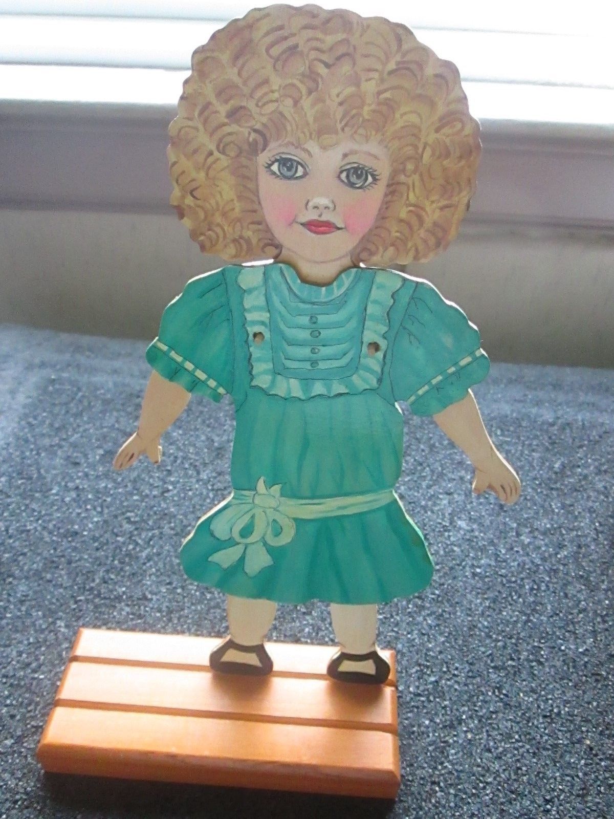 WOOD PAPER DOLLS IN NICE  WOOD BOX W/GOLD TRIM MAVA'S LTD