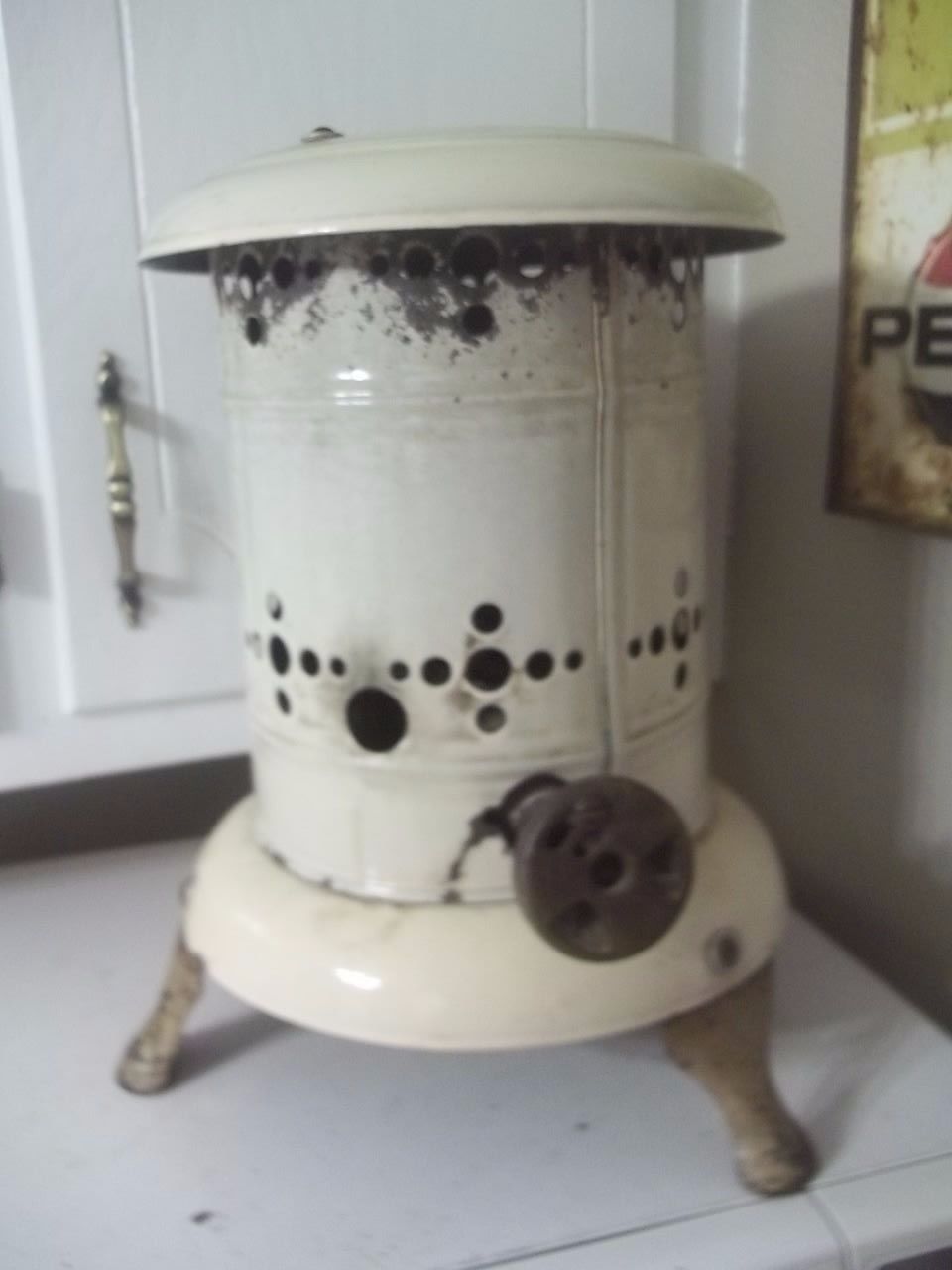 Vintage/Antique SMALL 13"  Parlor Oil Kerosene Heater ESTATE FIND