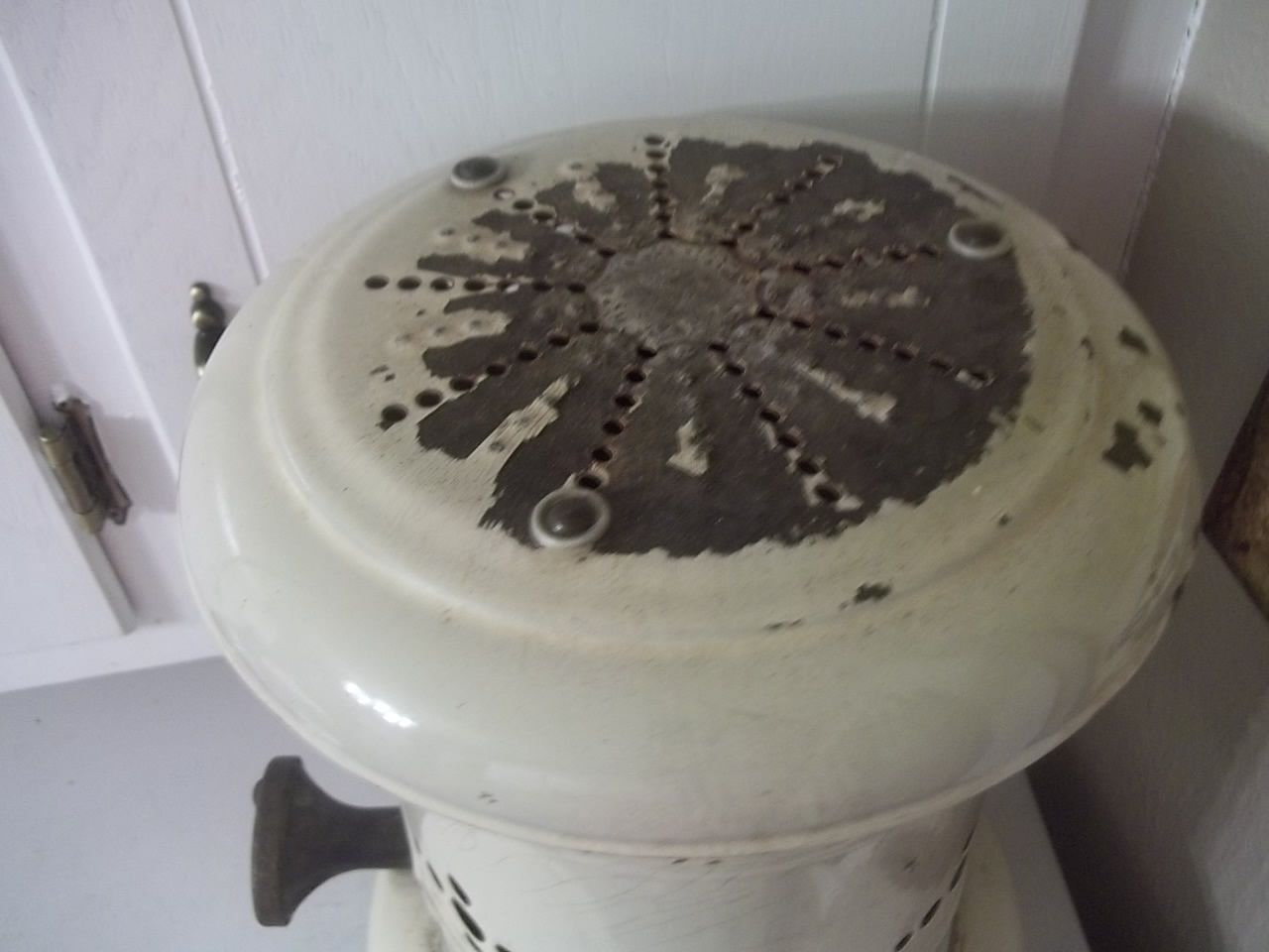 Vintage/Antique SMALL 13"  Parlor Oil Kerosene Heater ESTATE FIND