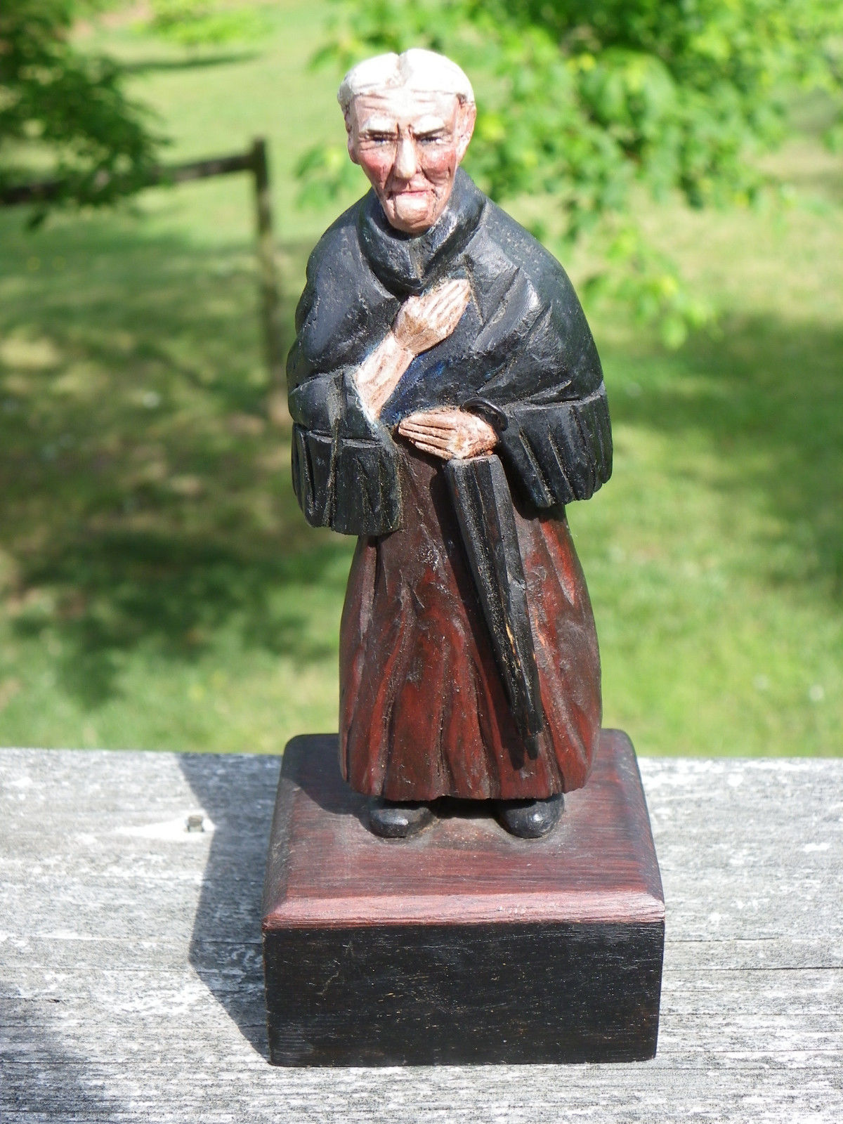 Vtg 7" Handpainted Folk Art Wood Carving-Old Woman & Umbrella-Fred Lindgren-1945