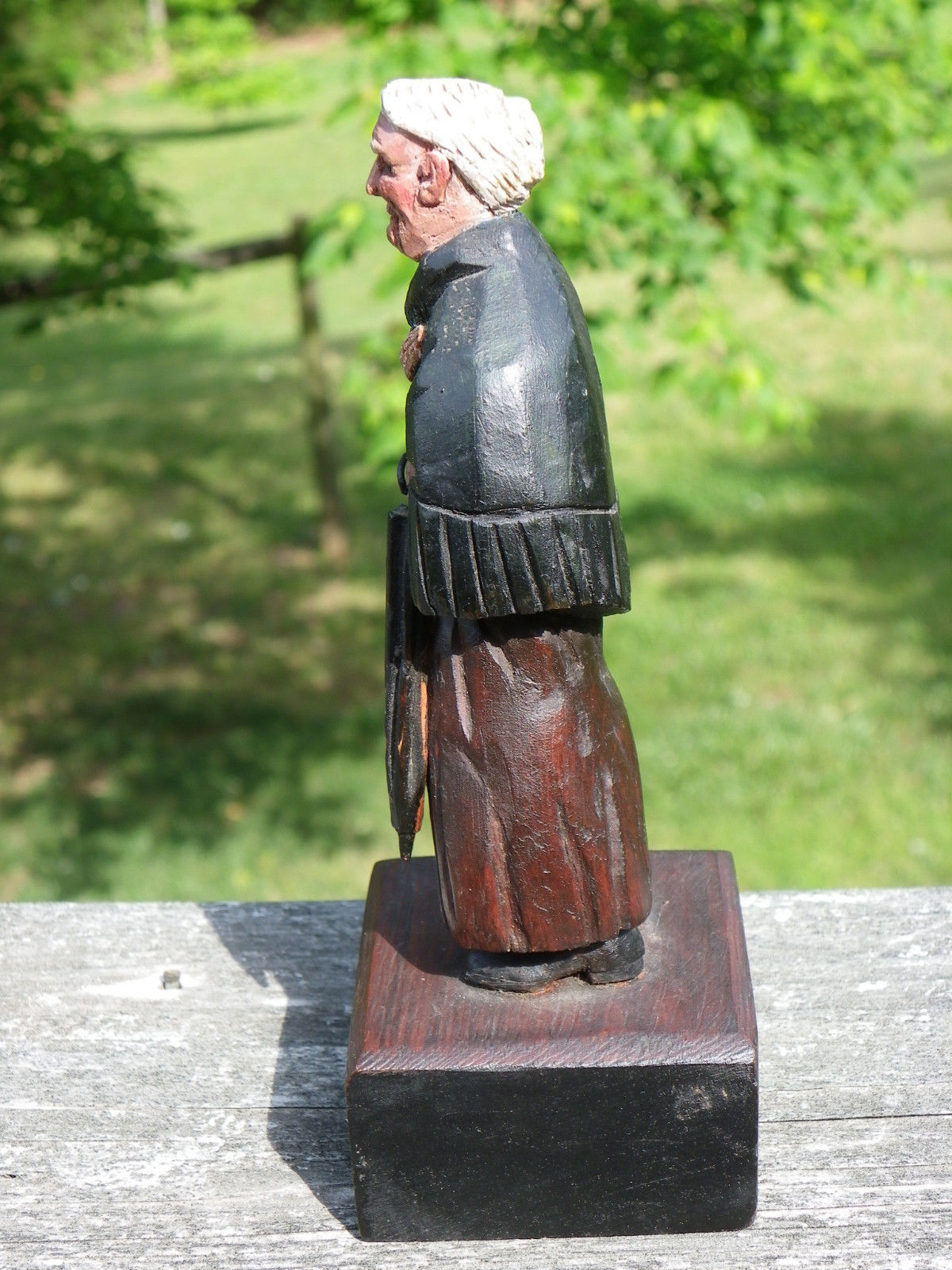 Vtg 7" Handpainted Folk Art Wood Carving-Old Woman & Umbrella-Fred Lindgren-1945