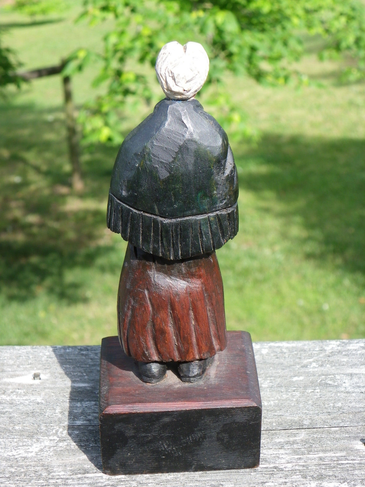 Vtg 7" Handpainted Folk Art Wood Carving-Old Woman & Umbrella-Fred Lindgren-1945