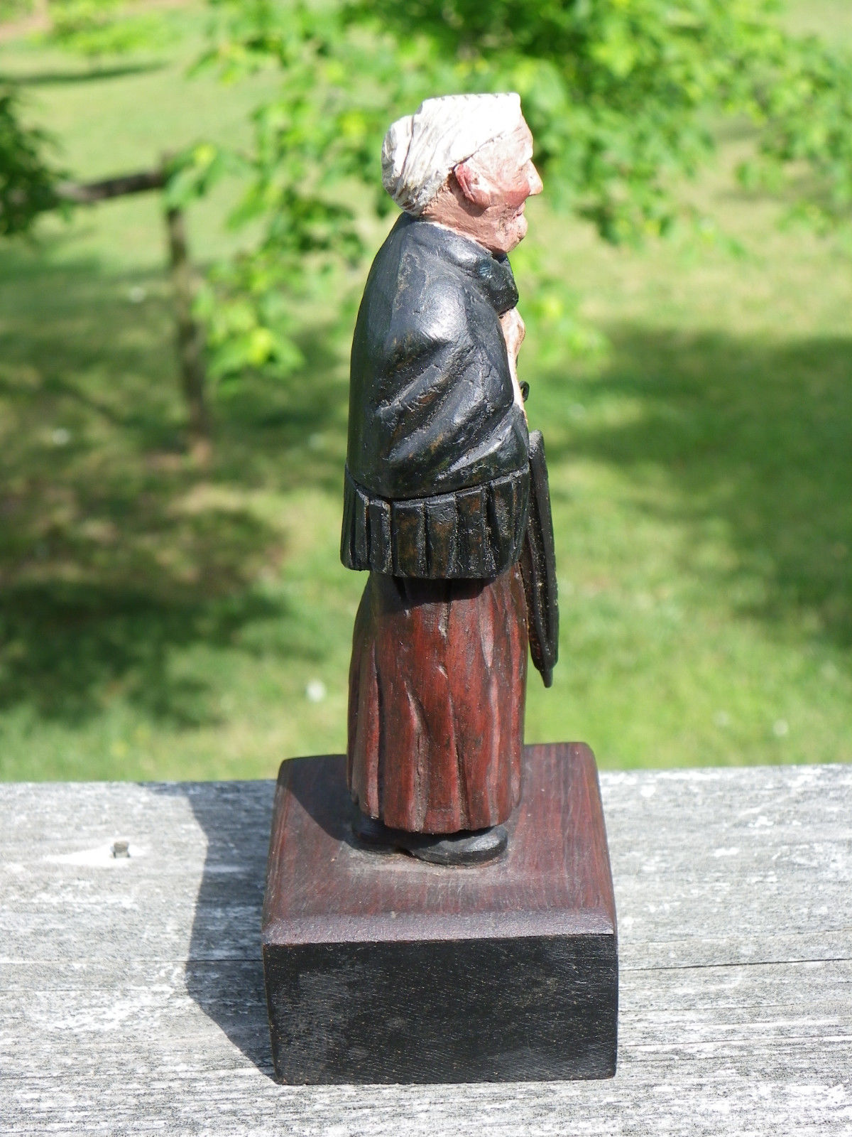 Vtg 7" Handpainted Folk Art Wood Carving-Old Woman & Umbrella-Fred Lindgren-1945