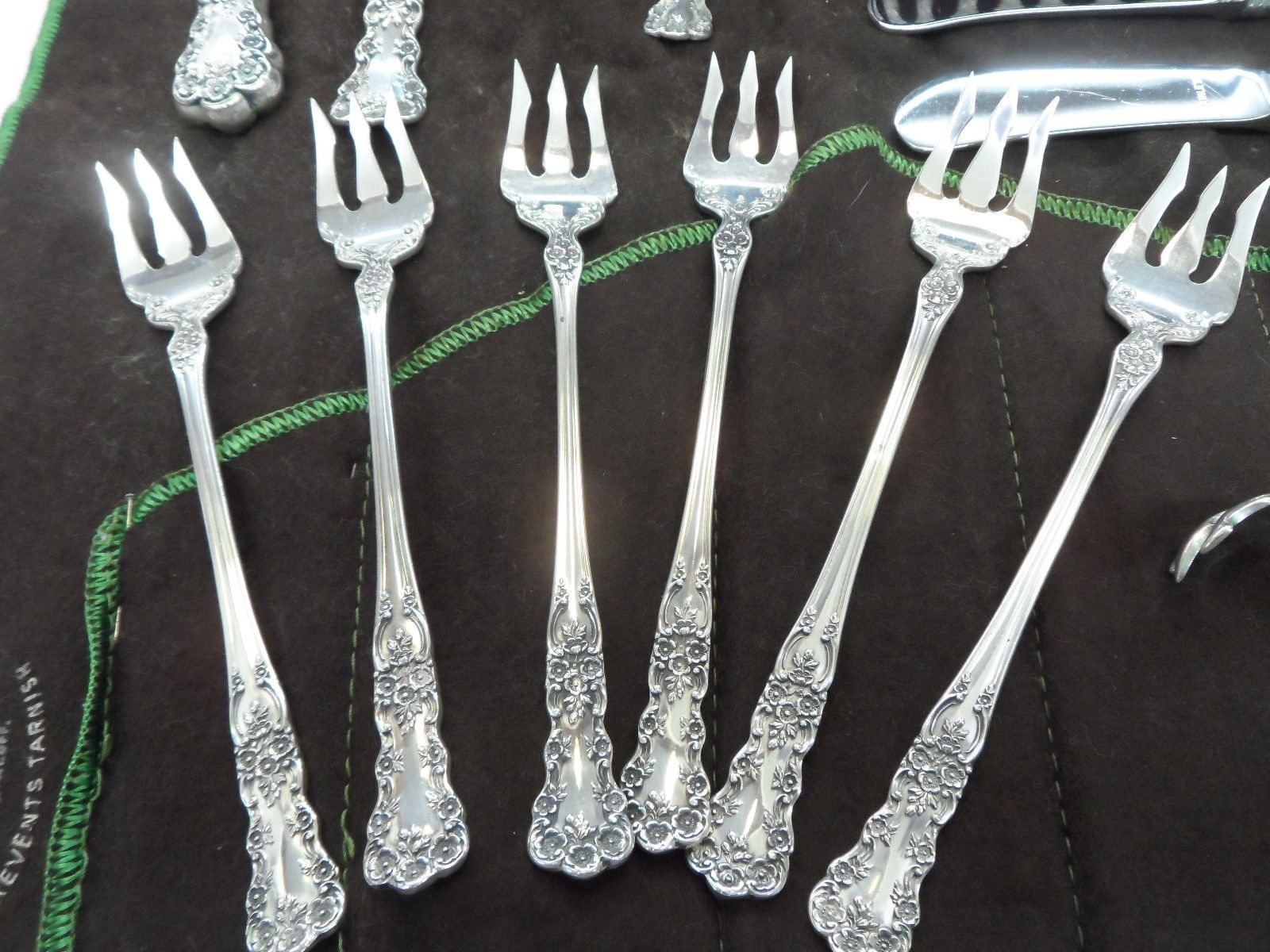 Buttercup Pattern Gorham Sterling Silver 99  Piece Flatware Set 12 Piece Setting