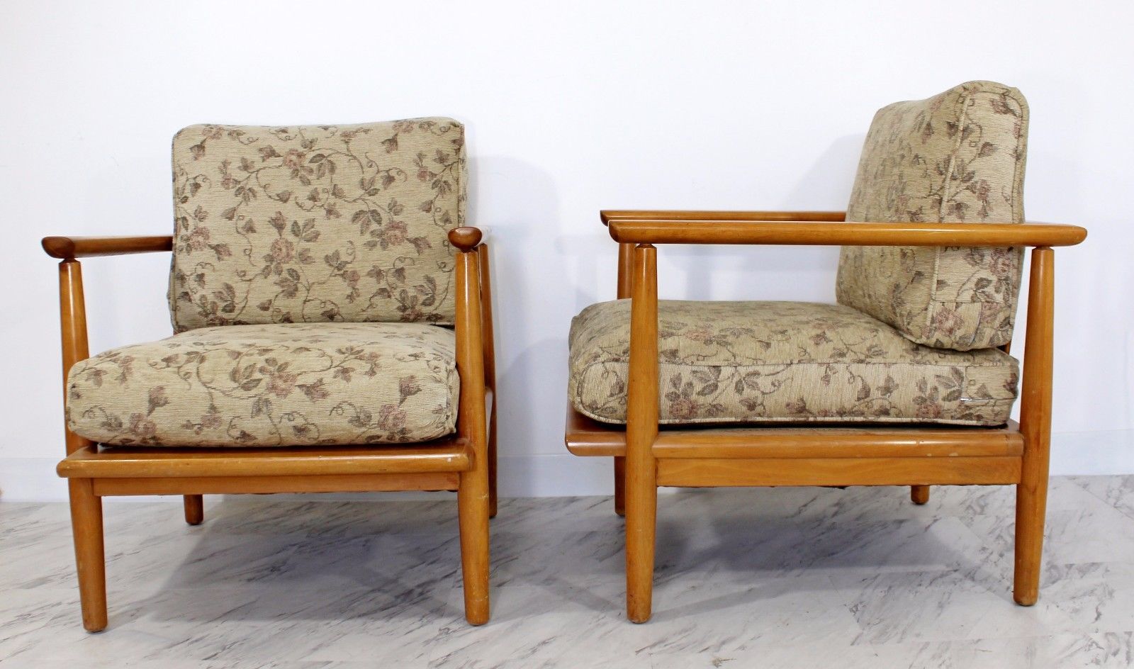Mid Century Modern Pair Of Drexel Precedent Lounge Club Armchairs In Birch