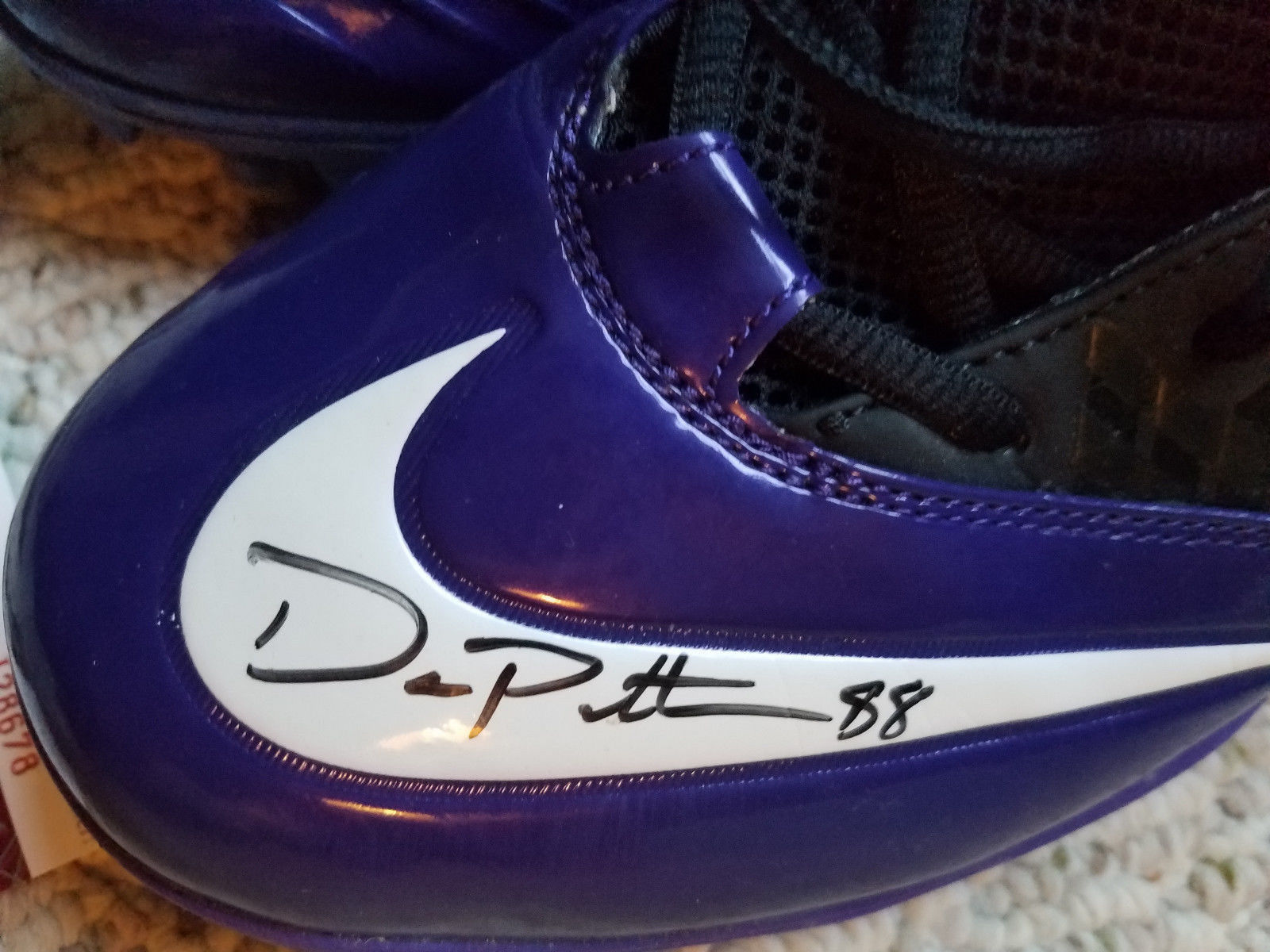 2012 Baltimore Ravens Signed Game Used Dennis Pitta Worn Cleats BYU Auto