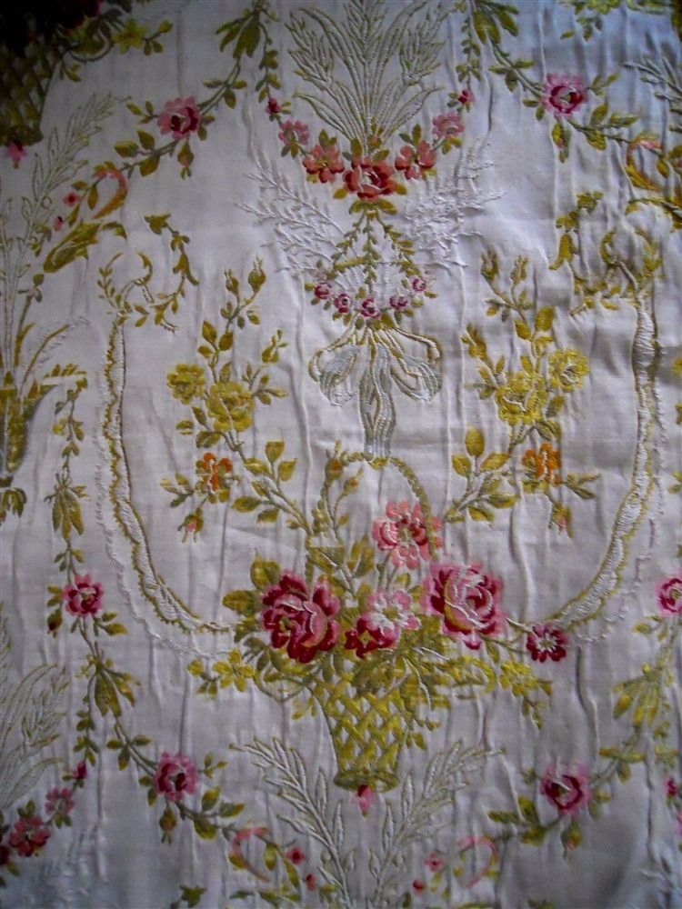 ANTIQUE FRENCH SILK JACQUARD FABRIC  19TH-CENTURY  MARIE ANTOINETTE