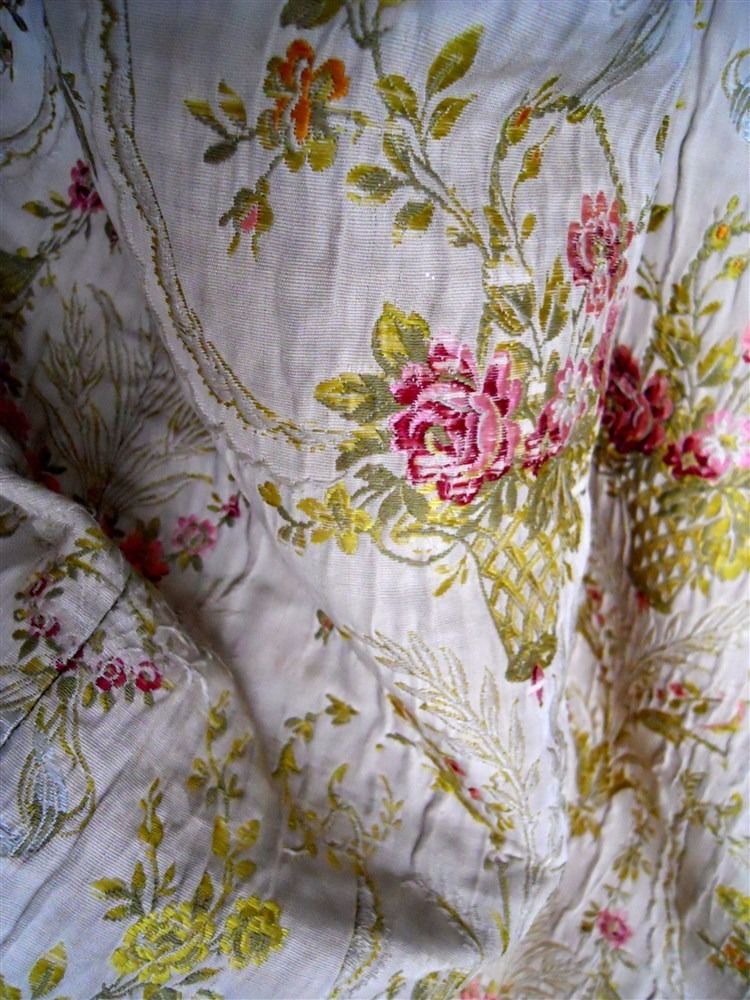 ANTIQUE FRENCH SILK JACQUARD FABRIC  19TH-CENTURY  MARIE ANTOINETTE