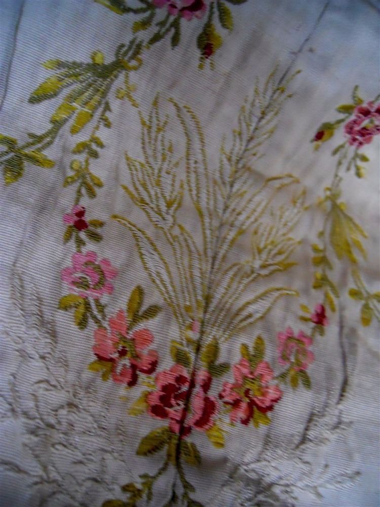 ANTIQUE FRENCH SILK JACQUARD FABRIC  19TH-CENTURY  MARIE ANTOINETTE