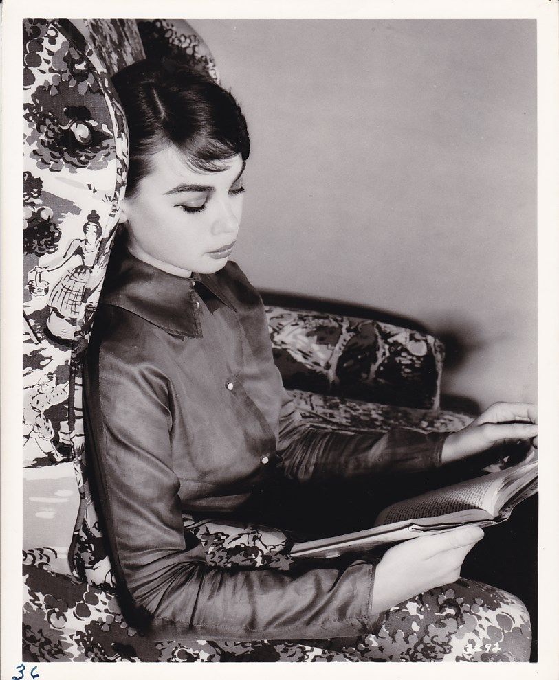 LESLIE CARON Beautiful Original CANDID Portrait Vintage '55 MGM Studio DBW Photo