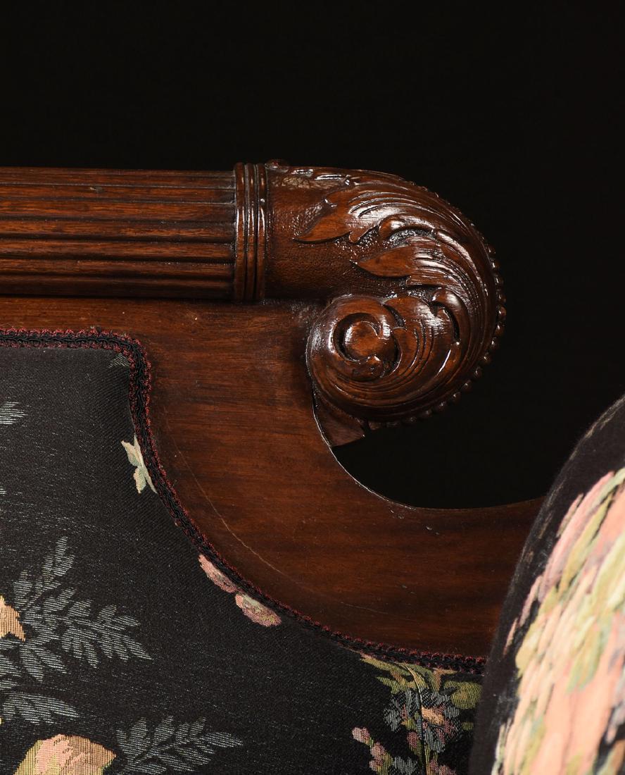 AN AMERICAN LATE CLASSICAL CARVED MAHOGANY SOFA, EARLY  19th Century ( 1800s )