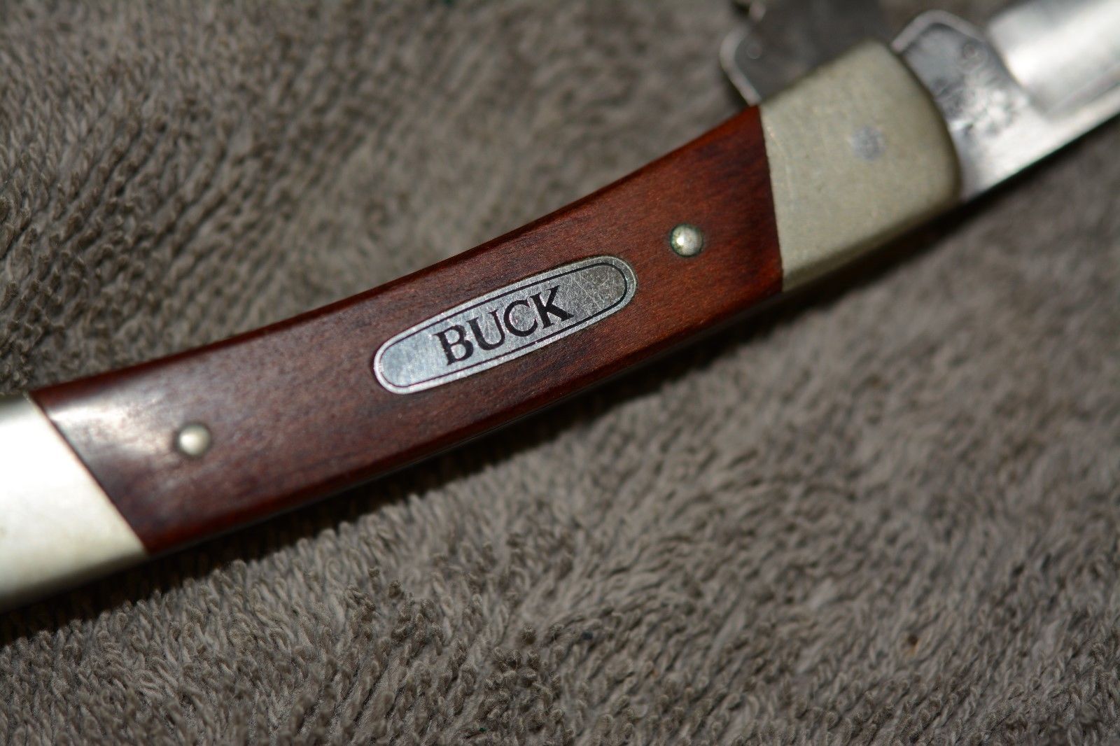 Vintage Buck 7035 Pocket Knife ??