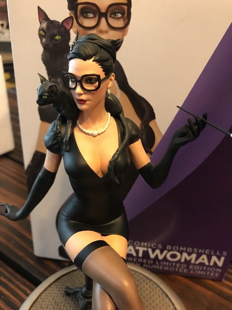 DC Comics Bombshells Catwoman Statue