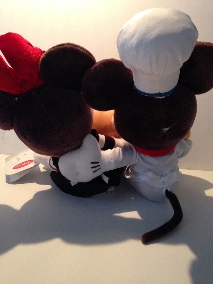 Disney Store Japan Delicatessen Mickey & Minnie with Baguette Plush New W Tags