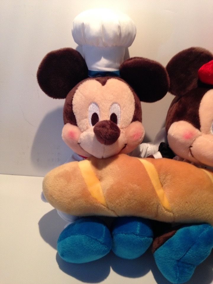 Disney Store Japan Delicatessen Mickey & Minnie with Baguette Plush New W Tags