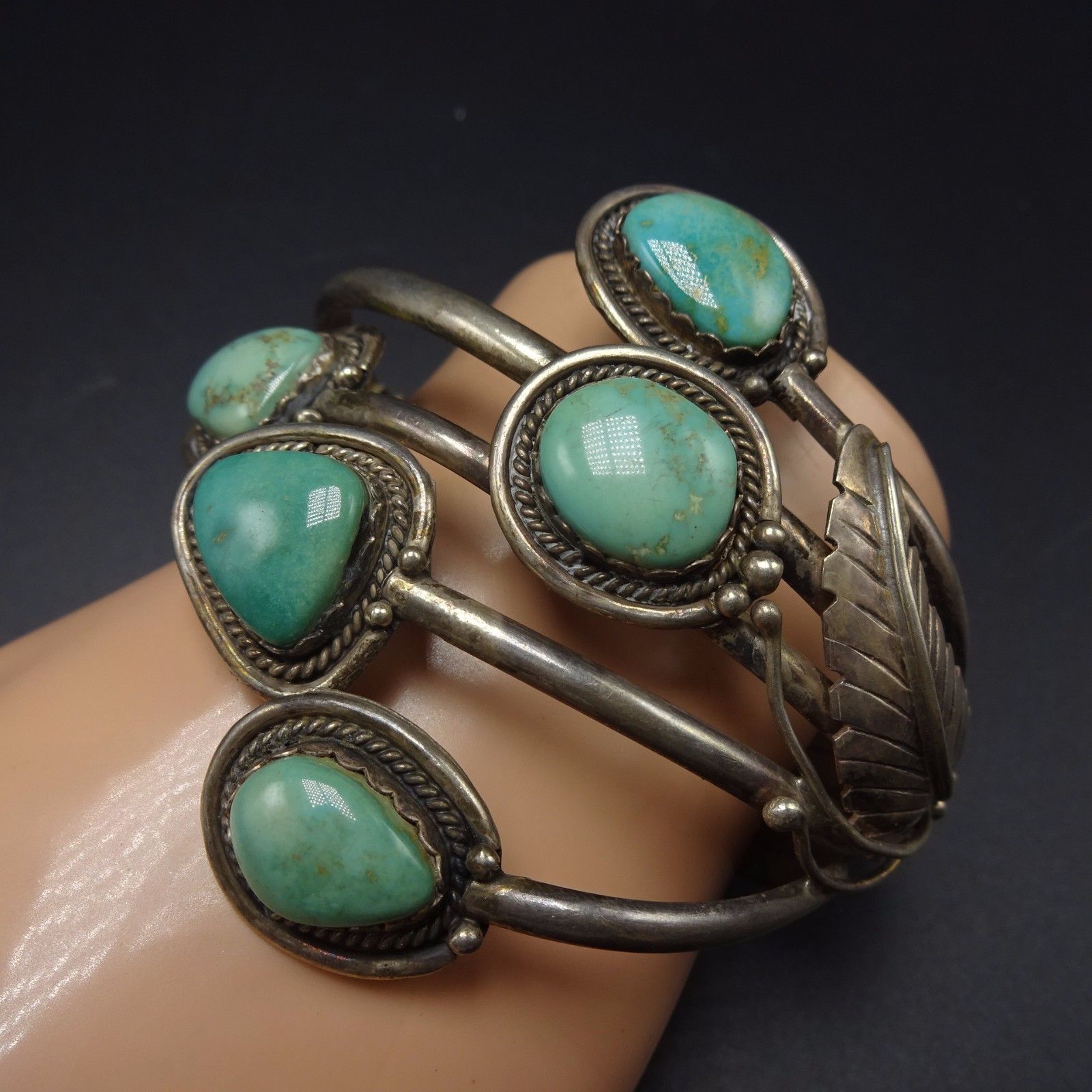 Gorgeous Vintage NAVAJO Sterling Silver & Light Green TURQUOISE Cuff BRACELET