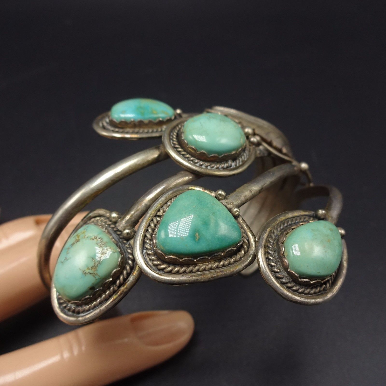 Gorgeous Vintage NAVAJO Sterling Silver & Light Green TURQUOISE Cuff BRACELET