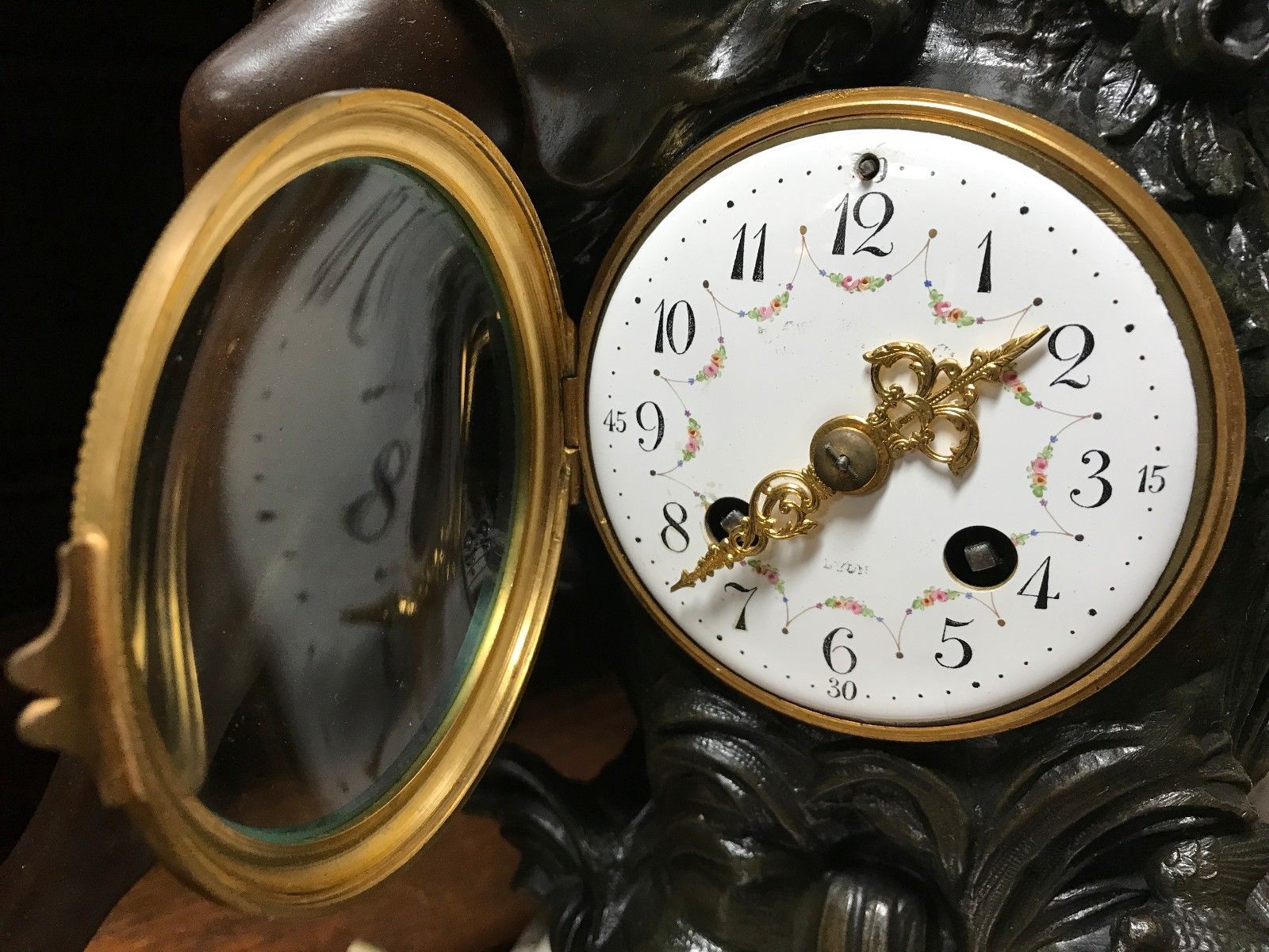 ANTIQUE FRENCH FIGURAL MANTEL CLOCK SET WITH VASES  France 1890