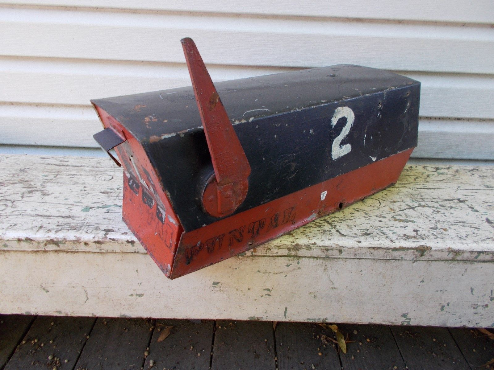 VINTAGE ORIGINAL MID CENTURY LEIGH BUILDING PRO.RURAL FARM HOUSE  METAL MAIL BOX