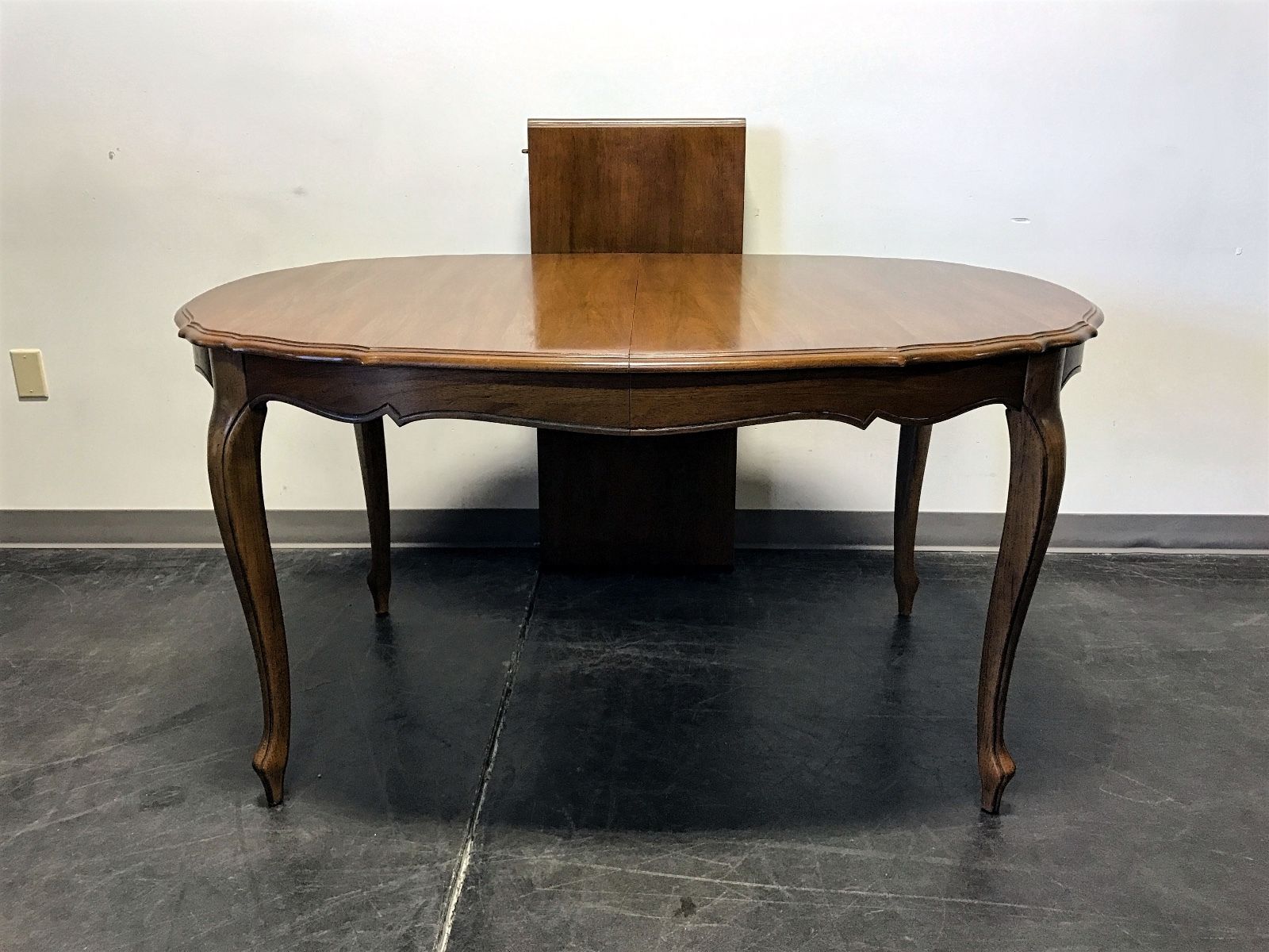 THOMASVILLE Vintage Mid-Century Era French Country Style Dining Table