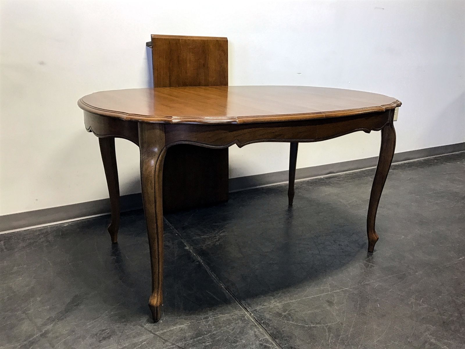 THOMASVILLE Vintage Mid-Century Era French Country Style Dining Table