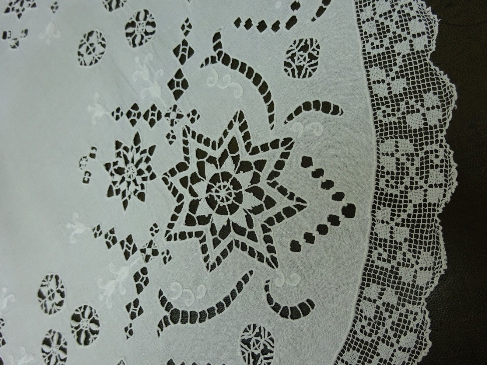 2 x Pretty Round Lace Table Mat Centre Linen Handmade Antique Embroidery Cutwork