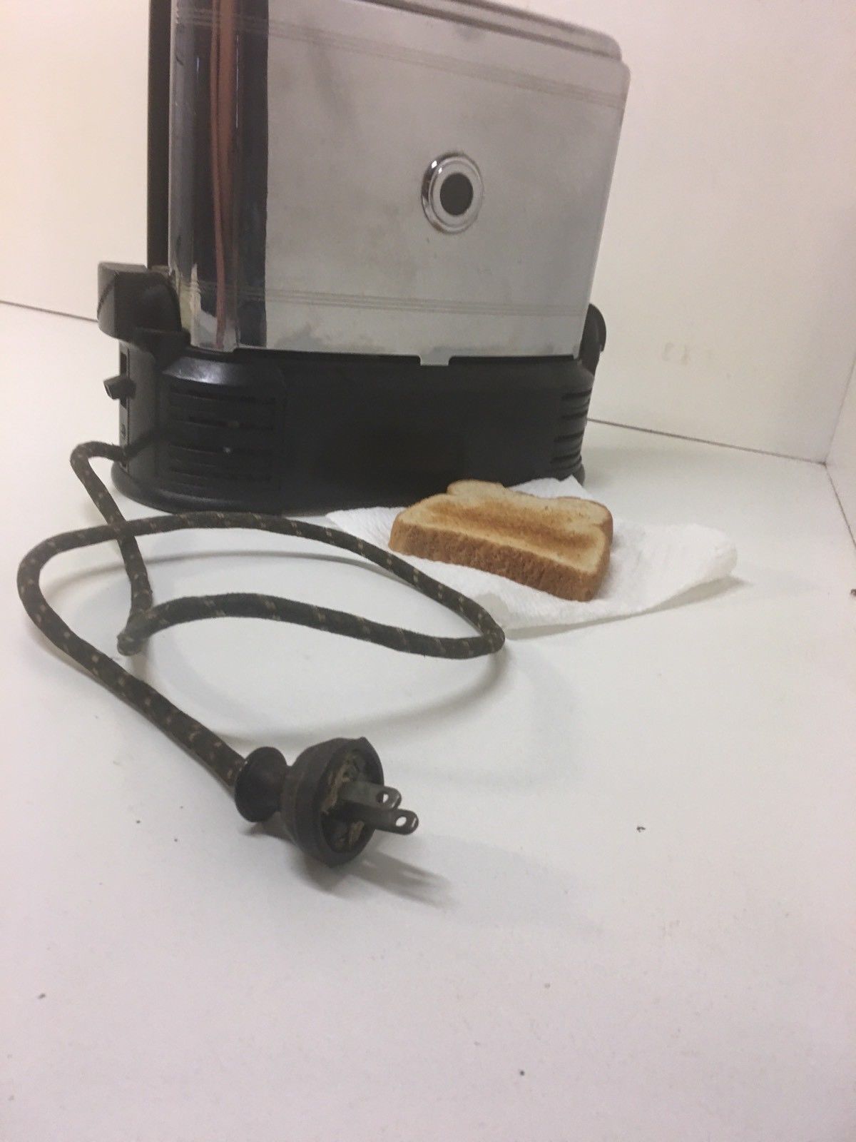 Vintage 1940's Toast-O-Lator Walk Through Original Toaster Works Very Clean WOW