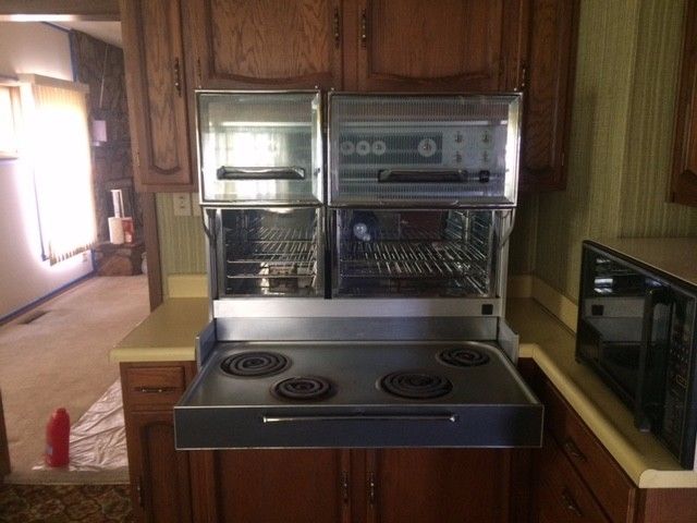 Frigidaire Custom Imperial Flair Antique Stove Double Oven in Working Condition!