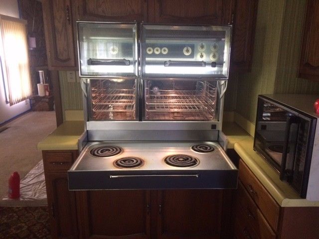 Frigidaire Custom Imperial Flair Antique Stove Double Oven in Working Condition!