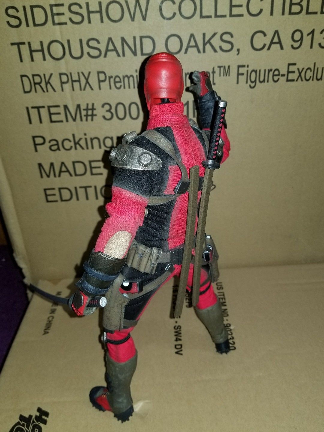 Deadpool Sixth Scale Figure by Sideshow Collectibles Marvel X-men not Hot Toys