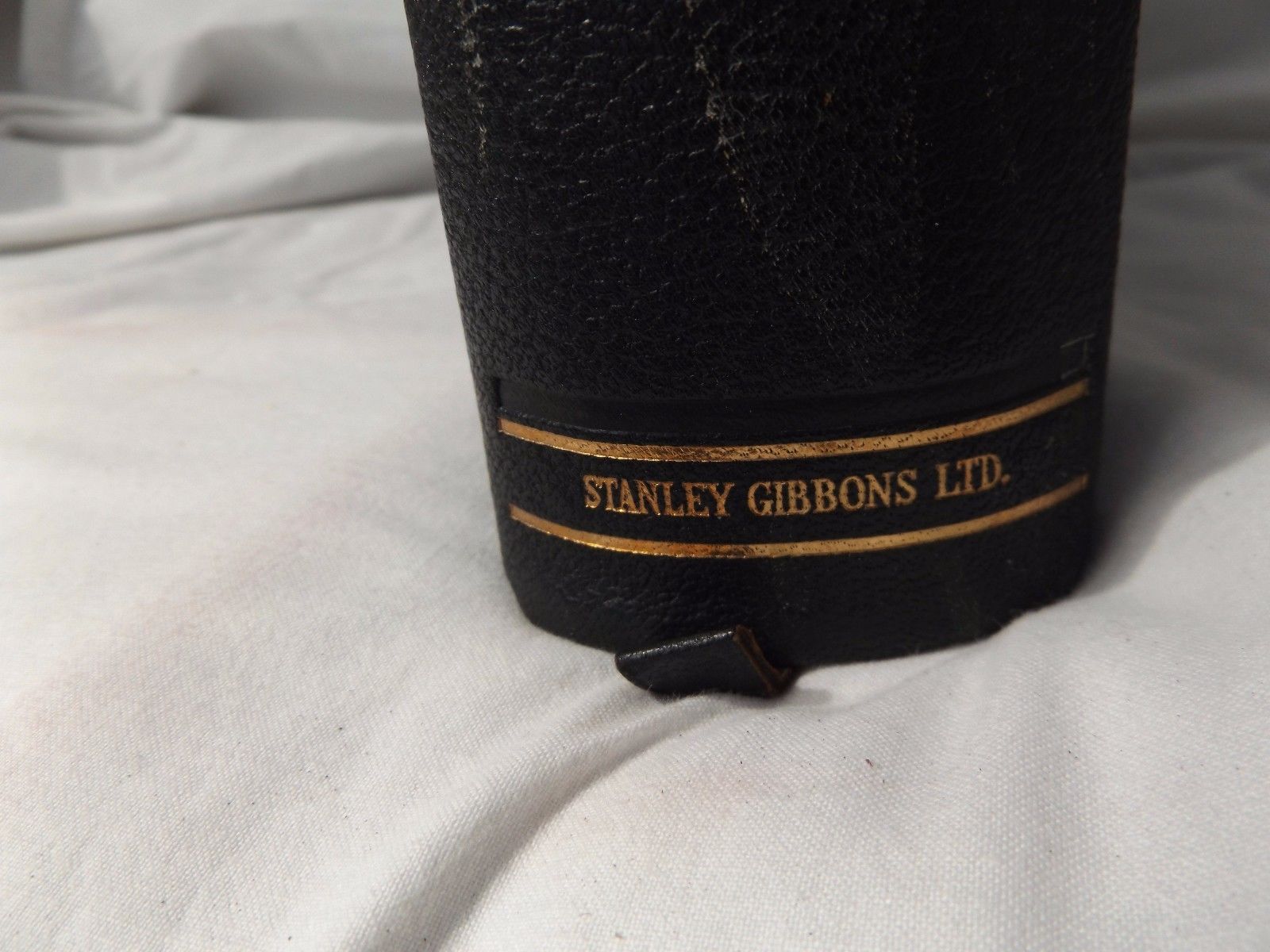 STANLEY GIBBONS PHILATELIC ALBUM LEATHER BOUND 2 PEG ALBUM USED EMPTY