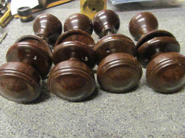 4  Pairs of ORIGINAL LARGE BAKELITE DOOR KNOBS/HANDLES & BACKPLATES  -BK555--