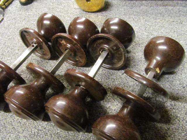 4  Pairs of ORIGINAL LARGE BAKELITE DOOR KNOBS/HANDLES & BACKPLATES  -BK555--