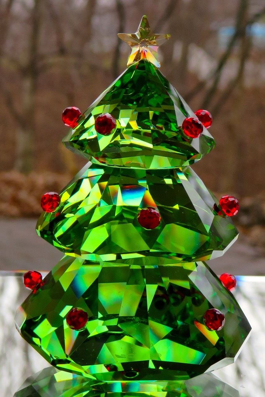 SWAROVSKI Crystal Green Christmas Tree Figurine #5223606 New in Box