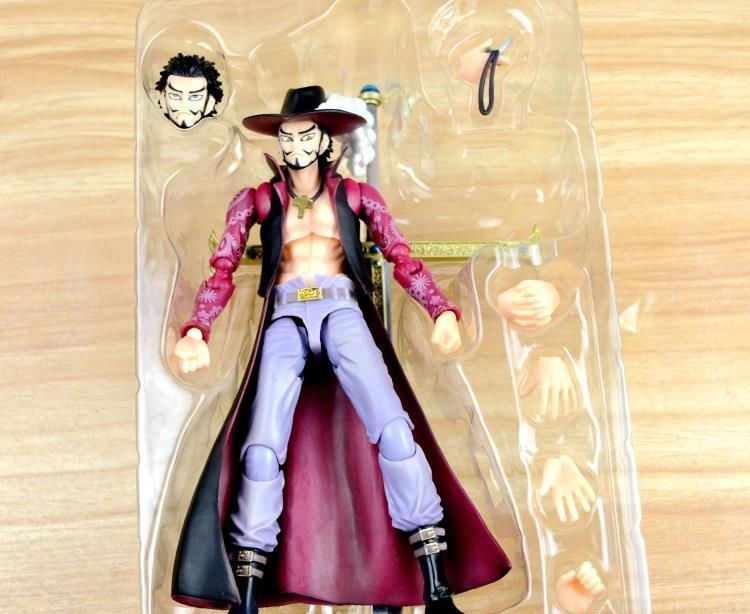 7'' Anime Figma One Piece Movable Dracule Mihawk  Action Figure Toy Figurine