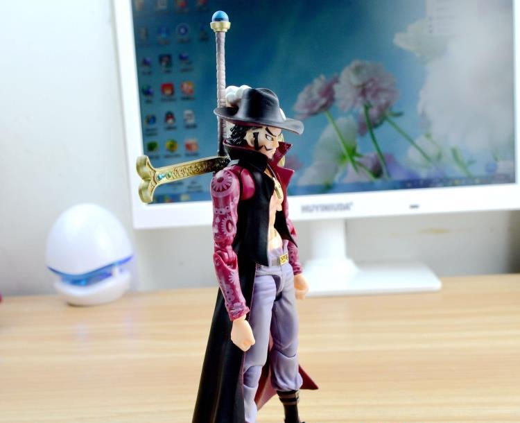 7'' Anime Figma One Piece Movable Dracule Mihawk  Action Figure Toy Figurine