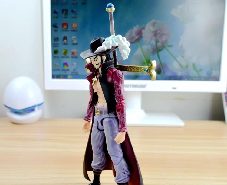 7'' Anime Figma One Piece Movable Dracule Mihawk  Action Figure Toy Figurine