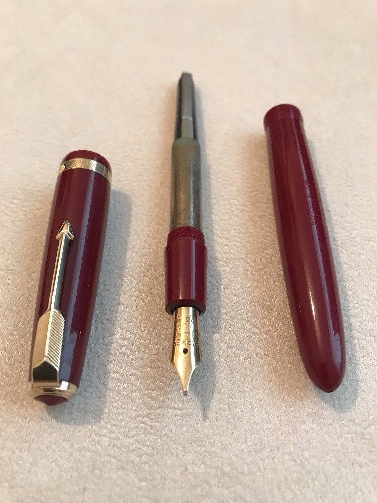 VINTAGE PARKER DUOFOLD STANDARD MAROON GOLD TRIM 14K MEDIUM FOUNTAIN PEN-ENGLAND