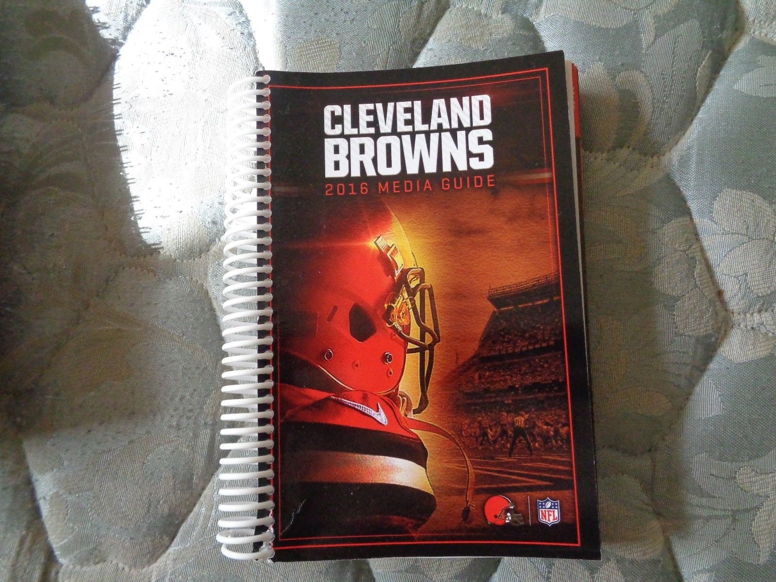 2016 CLEVELAND BROWNS MEDIA GUIDE Yearbook Press Book Program NFL Football AD