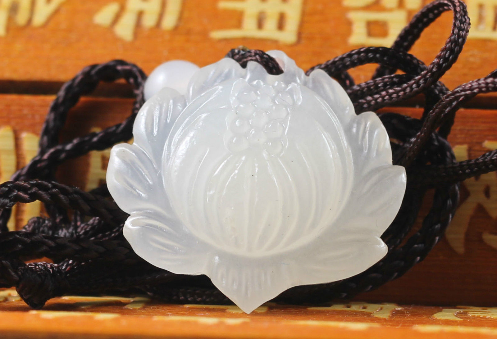 Chinese beautiful natural white jade hand-carved lotus flower pendant