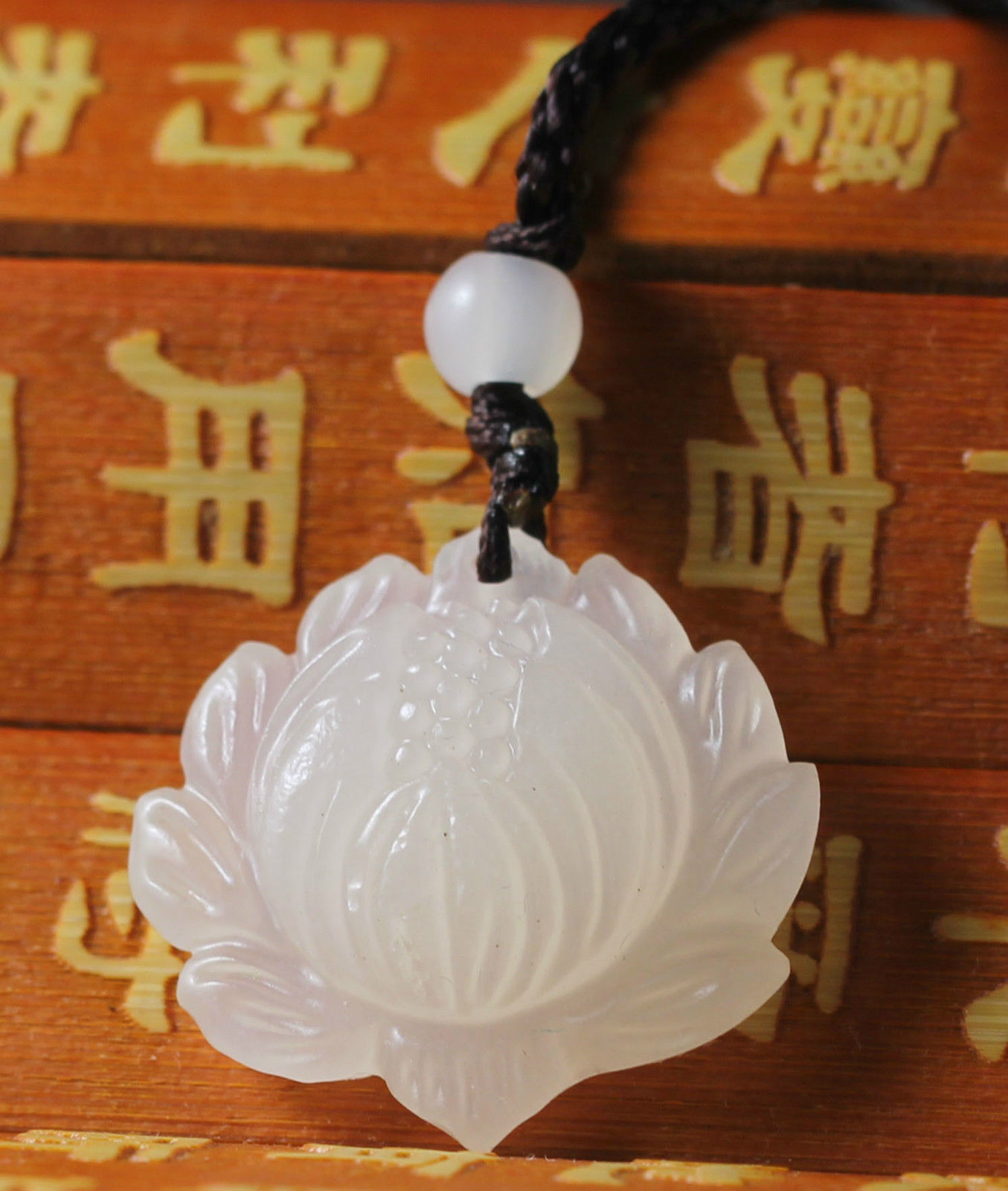 Chinese beautiful natural white jade hand-carved lotus flower pendant