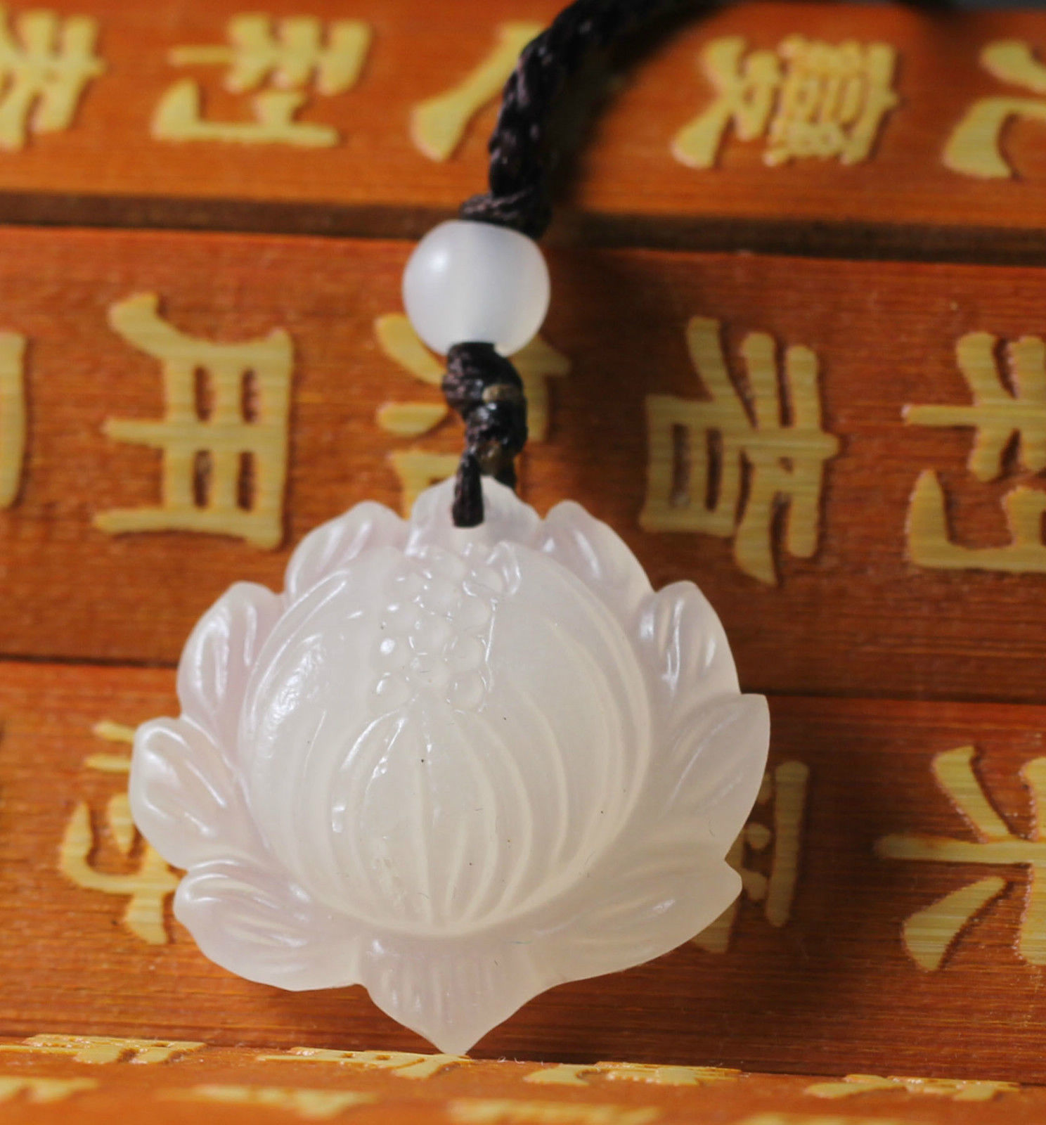 Chinese beautiful natural white jade hand-carved lotus flower pendant