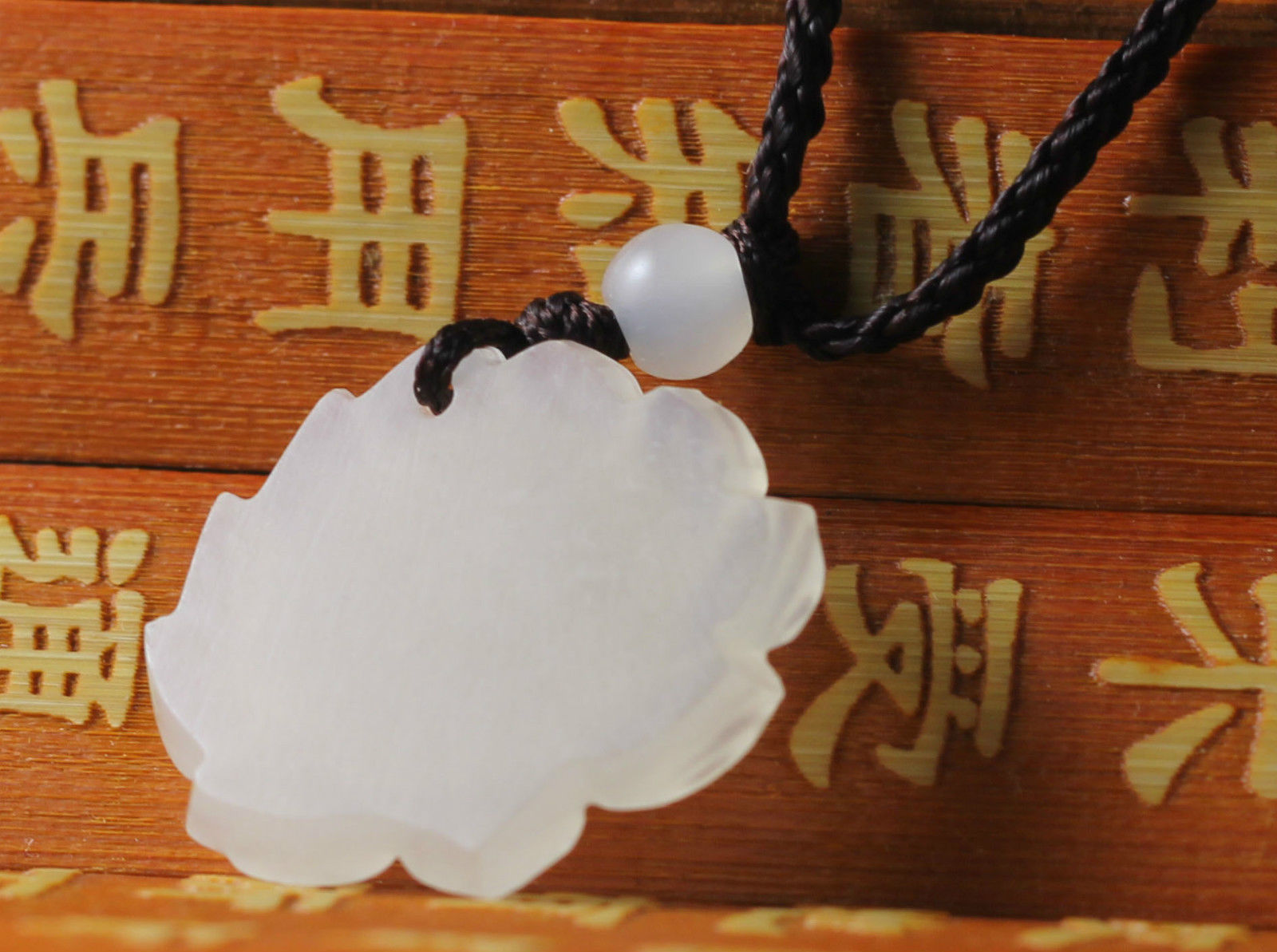 Chinese beautiful natural white jade hand-carved lotus flower pendant