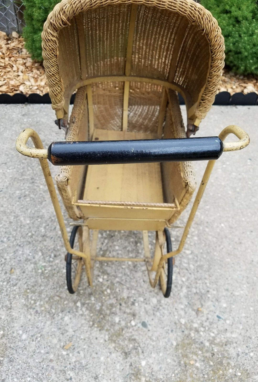 Antique wicker baby carriage/ stroller