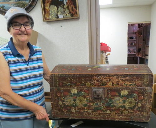 early 1800  hand painted German like TRUNK  dovetail corners RARE folk art WORN