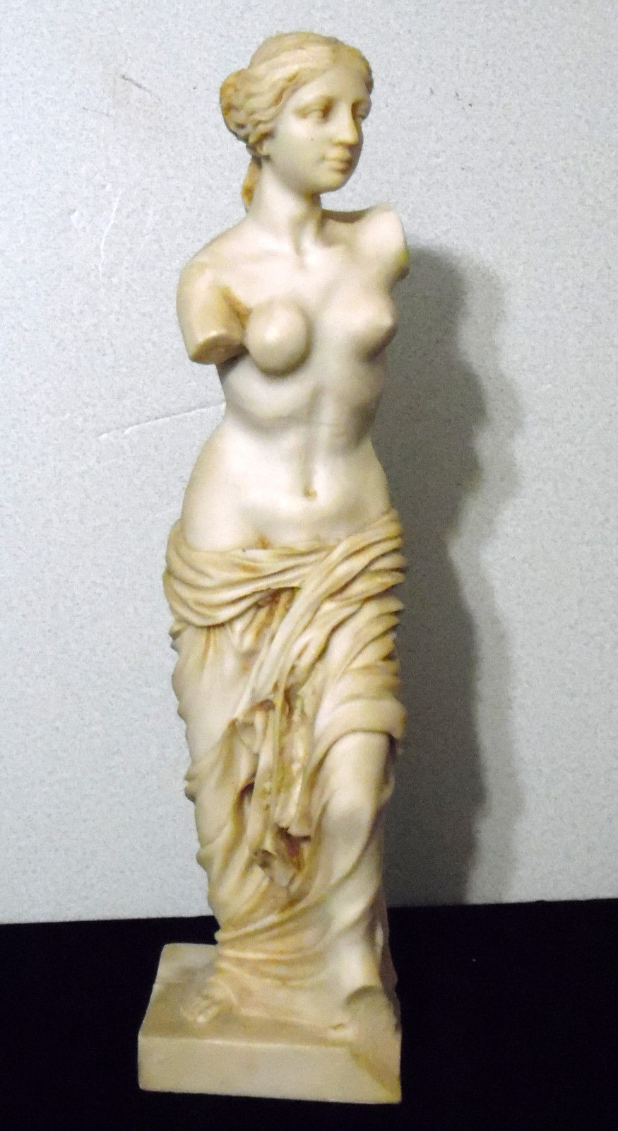 VINTAGE CREAM OR IVORY COLOR STATUE OF VENUS DE MILO FIGURINE