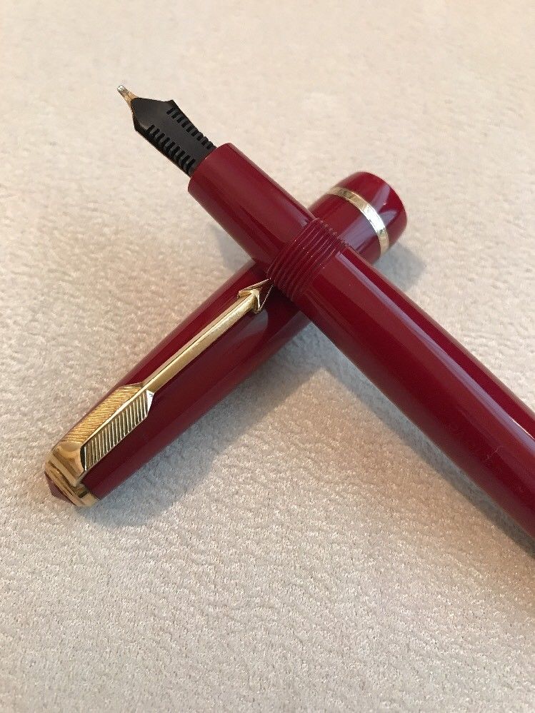 VINTAGE PARKER DUOFOLD JUNIOR RED GOLD TRIM 14K BROAD FOUNTAIN PEN-ENGLAND